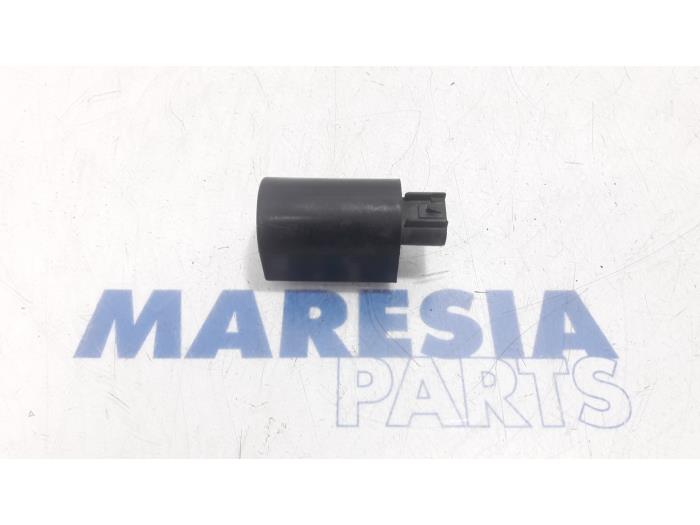 Begagnade Relä Peugeot Expert (G9) 2.0 HDi 120 Pris € 35,00 Marginaltabell erbjuds av Maresia Parts