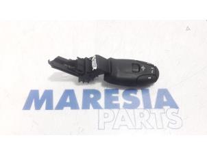 Used Steering wheel mounted radio control Peugeot 407 SW (6E) 2.0 HDiF 16V Price € 20,00 Margin scheme offered by Maresia Parts