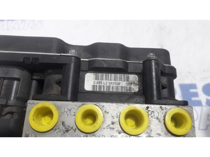 ABS pump from a Citroën C5 III Berline (RD) 1.6 HDiF 16V 2008