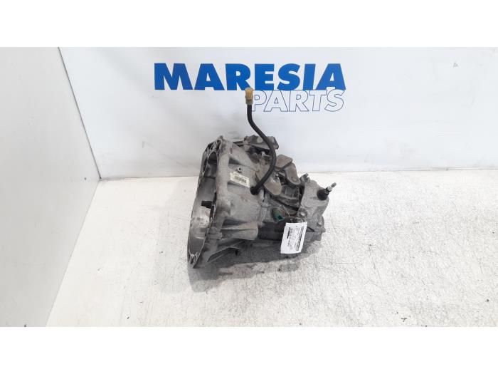 Usagé Boîte de vitesse Renault Clio III (BR/CR) 2.0 16V GT Prix € 472,50 Règlement à la marge proposé par Maresia Parts