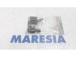 Used Tappet Peugeot Expert (G9) 1.6 HDi 90 Price € 24,20 Inclusive VAT offered by Maresia Parts