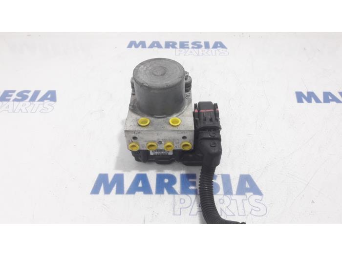 Usagé Bloc ABS Fiat 500C/595C/695C 1.4 T-Jet 16V 695,595 Competizione,Rivale Prix € 262,50 Règlement à la marge proposé par Maresia Parts