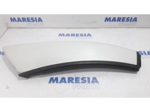 Used Rear strip, right Peugeot 308 CC (4B) 2.0 HDiF 16V Price € 85,00 Margin scheme offered by Maresia Parts