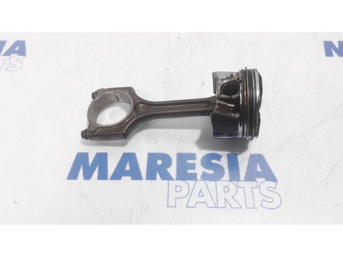 Usagé Piston Citroen DS4 (NX) 1.6 16V THP Racing Prix € 50,00 Règlement à la marge proposé par Maresia Parts