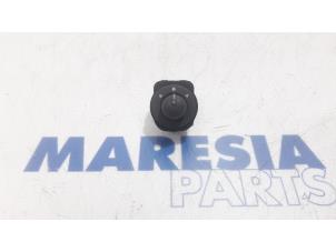 Usagé Commande Rétroviseurs Peugeot Bipper (AA) 1.4 HDi Prix € 30,00 Règlement à la marge proposé par Maresia Parts