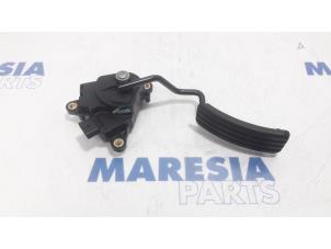 Used Throttle pedal position sensor Renault Clio III (BR/CR) 2.0 16V GT Price € 30,00 Margin scheme offered by Maresia Parts