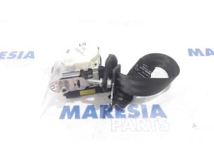 Used Rear seatbelt, left Renault Clio III (BR/CR) 2.0 16V GT Price € 50,00 Margin scheme offered by Maresia Parts
