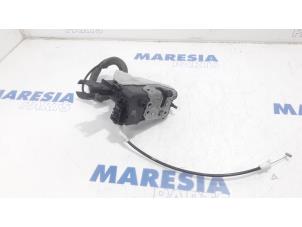 Used Door lock mechanism 2-door, right Peugeot 308 CC (4B) 2.0 HDiF 16V Price € 50,00 Margin scheme offered by Maresia Parts
