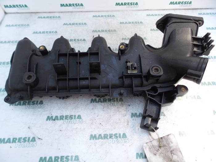 Używane Kolektor dolotowy Peugeot 607 (9D/U) Cena € 65,00 Procedura marży oferowane przez Maresia Parts