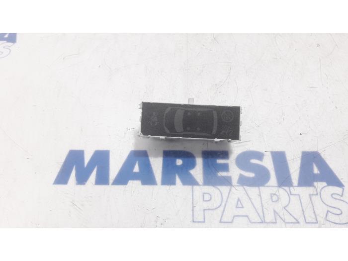 Used Interior display Peugeot 308 CC (4B) 2.0 HDiF 16V Price € 30,00 Margin scheme offered by Maresia Parts