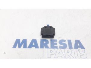 Używane Antena Peugeot 508 SW (8E/8U) 1.6 HDiF 16V Cena € 25,00 Procedura marży oferowane przez Maresia Parts