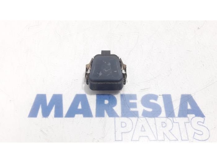 Begagnade Regnsensor Peugeot 508 SW (8E/8U) 1.6 HDiF 16V Pris € 20,00 Marginaltabell erbjuds av Maresia Parts