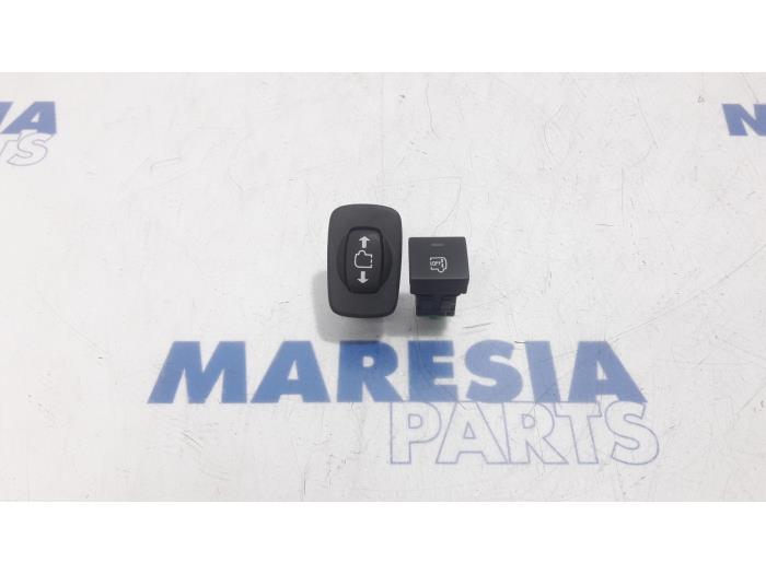 Usados Interruptor Citroen Jumpy (G9) 2.0 HDiF 16V 125 Precio € 48,40 IVA incluido ofrecido por Maresia Parts