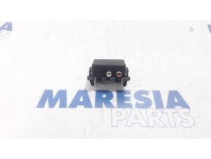Used AUX / USB connection Citroen Jumpy (G9) 2.0 HDiF 16V 125 Price € 30,25 Inclusive VAT offered by Maresia Parts