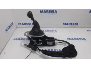 Used Gear stick Renault Grand Scénic III (JZ) 1.5 dCi 110 Price € 105,00 Margin scheme offered by Maresia Parts