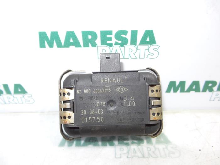 Begagnade Regnsensor Renault Vel Satis (BJ) 3.0 dCi V6 24V Pris € 25,00 Marginaltabell erbjuds av Maresia Parts