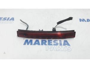 Used Third brake light Renault Clio IV (5R) 0.9 Energy TCE 90 12V Price € 20,00 Margin scheme offered by Maresia Parts