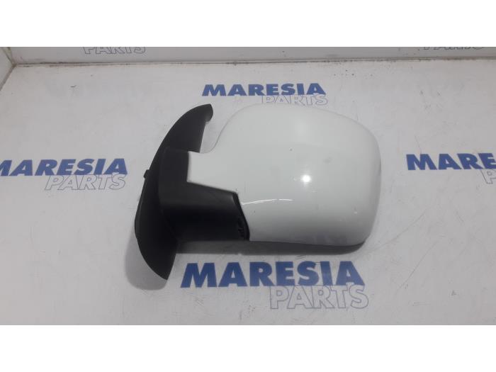 Wing mirror, left from a Renault Kangoo Be Bop (KW) 1.5 dCi 90 FAP 2012