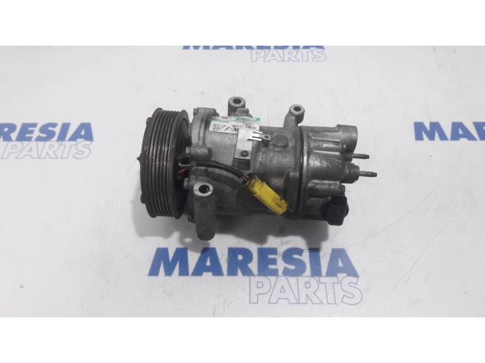 Usagé Pompe clim Peugeot 308 CC (4B) 2.0 HDiF 16V Prix € 157,50 Règlement à la marge proposé par Maresia Parts