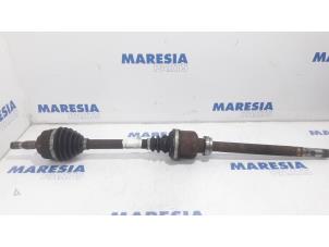 Used Front drive shaft, right Peugeot 308 CC (4B) 2.0 HDiF 16V Price € 65,00 Margin scheme offered by Maresia Parts
