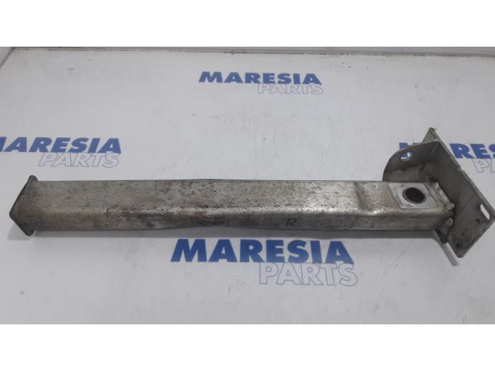 Used Subframe Peugeot 308 CC (4B) 2.0 HDiF 16V Price € 25,00 Margin scheme offered by Maresia Parts