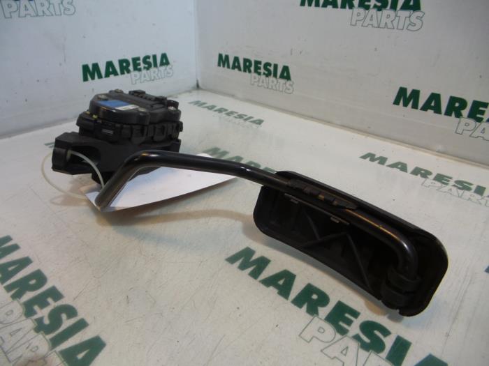 Begagnade Gaspedalsensor Renault Vel Satis (BJ) 3.0 dCi V6 24V Pris € 40,00 Marginaltabell erbjuds av Maresia Parts