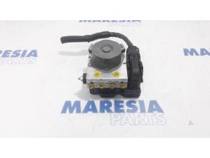 Used ABS pump Renault Clio IV (5R) 0.9 Energy TCE 90 12V Price € 75,00 Margin scheme offered by Maresia Parts