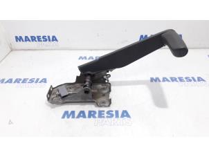 Used Parking brake lever Renault Kangoo Be Bop (KW) 1.5 dCi 90 FAP Price € 90,75 Inclusive VAT offered by Maresia Parts