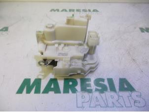 Used Rear door lock mechanism 4-door, left Alfa Romeo 159 Sportwagon (939BX) 2.2 JTS 16V Price € 35,00 Margin scheme offered by Maresia Parts