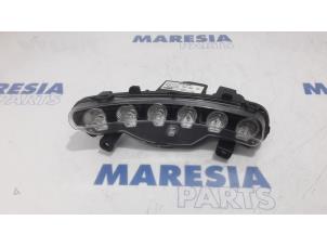 Usagé Veilleuse gauche Citroen DS3 (SA) 1.6 16V VTS THP 155 Prix € 75,00 Règlement à la marge proposé par Maresia Parts