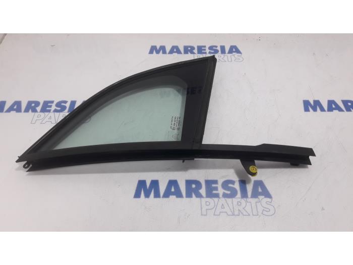 Usados Ventanilla triangular derecha delante Citroen DS3 (SA) 1.6 16V VTS THP 155 Precio € 40,00 Norma de margen ofrecido por Maresia Parts