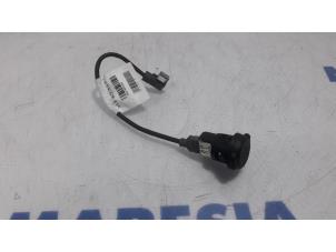 Gebrauchte AUX / USB-Anschluss Peugeot Expert (G9) 2.0 HDi 120 Preis € 30,25 Mit Mehrwertsteuer angeboten von Maresia Parts
