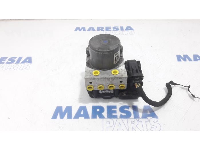 Używane Pompa ABS Alfa Romeo MiTo (955) 1.4 TB 16V Cena € 157,50 Procedura marży oferowane przez Maresia Parts