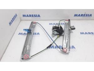 Używane Mechanizm szyby lewej przedniej wersja 4-drzwiowa Citroen C3 Picasso (SH) 1.6 HDi 90 Cena € 90,00 Procedura marży oferowane przez Maresia Parts
