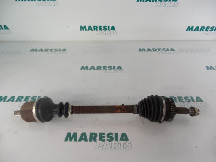 Gebrauchte Antriebswelle links vorne Renault Megane Scénic (JA) 2.0 RT Preis € 30,00 Margenregelung angeboten von Maresia Parts
