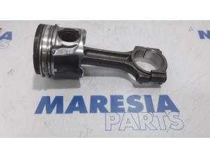 Used Piston Renault Trafic New (FL) 2.0 dCi 16V 115 Price € 190,58 Inclusive VAT offered by Maresia Parts