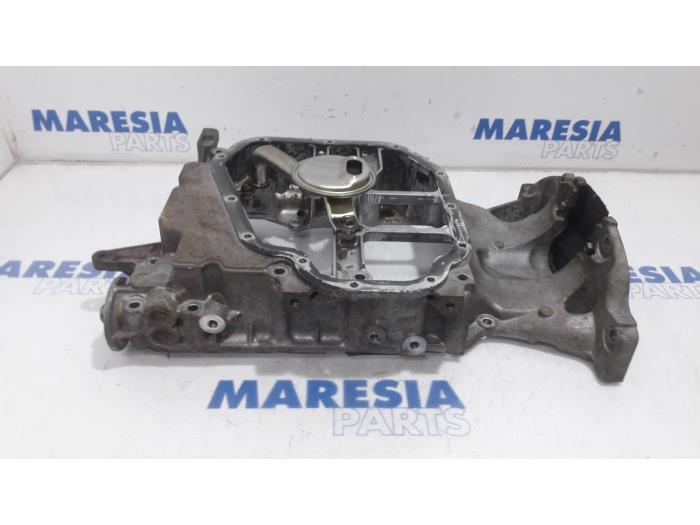 Usagé Couvercle carter Renault Koleos I 2.5 16V Prix € 105,00 Règlement à la marge proposé par Maresia Parts