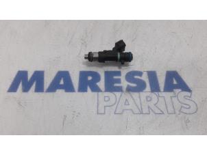 Używane Wtryskiwacz (wtrysk benzyny) Renault Koleos I 2.5 16V Cena € 35,00 Procedura marży oferowane przez Maresia Parts