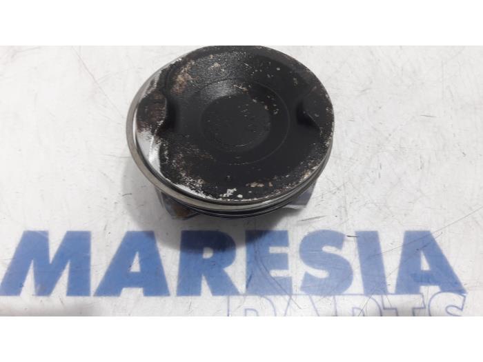 Piston d'un Renault Koleos I 2.5 16V 2008