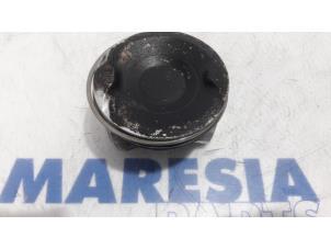 Piston d'un Renault Koleos I 2.5 16V 2008