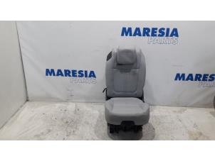 Używane Fotel tylny Peugeot 5008 I (0A/0E) 1.6 VTI 16V Cena € 210,00 Procedura marży oferowane przez Maresia Parts
