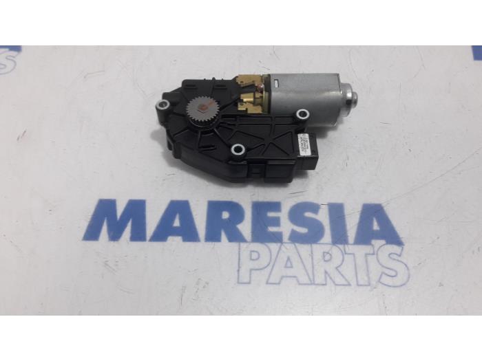 Używane Silnik szyberdachu Peugeot 5008 I (0A/0E) 1.6 VTI 16V Cena € 89,99 Procedura marży oferowane przez Maresia Parts