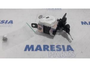 Używane Pas bezpieczenstwa srodkowy tyl Peugeot 5008 I (0A/0E) 1.6 VTI 16V Cena € 25,00 Procedura marży oferowane przez Maresia Parts