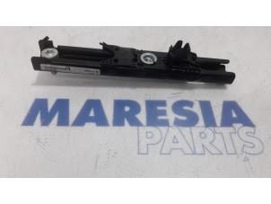 Used Seatbelt guide Peugeot 5008 I (0A/0E) 1.6 VTI 16V Price € 25,00 Margin scheme offered by Maresia Parts
