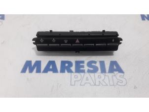 Used Panic lighting switch Peugeot 5008 I (0A/0E) 1.6 VTI 16V Price € 50,00 Margin scheme offered by Maresia Parts