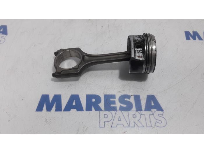 Kolben Peugeot 207 CC (WB), 2007 / 2015 1.6 16V, Cabrio, Benzin, 1 598cc, 88kW (120pk), FWD, EP6; 5FW; EP6C; 5FS, 2007-02 / 2013-10 (Gebraucht)