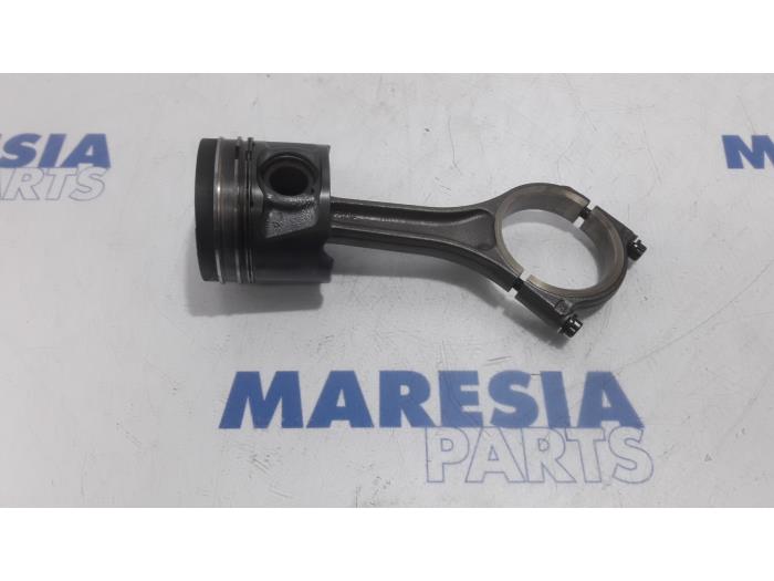 Usagé Piston Citroen C5 III Tourer (RW) 2.7 HDiF V6 24V Autom. Prix € 75,00 Règlement à la marge proposé par Maresia Parts