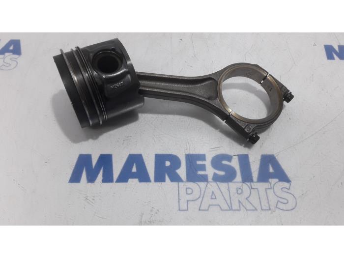 Usagé Piston Citroen C5 III Tourer (RW) 2.7 HDiF V6 24V Autom. Prix € 75,00 Règlement à la marge proposé par Maresia Parts