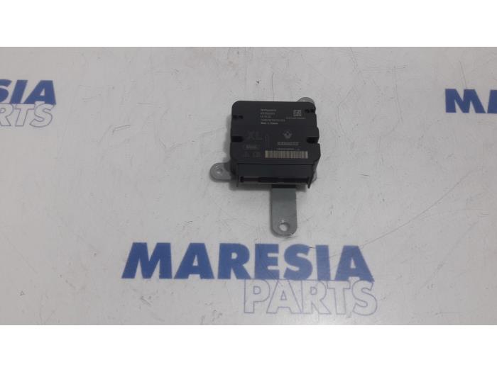 Airbag Module from a Renault Clio IV (5R) 0.9 Energy TCE 90 12V 2015