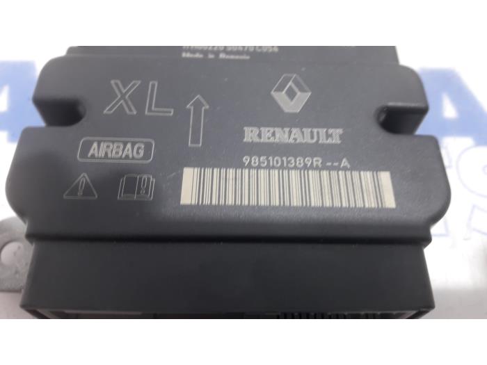 Airbag Module from a Renault Clio IV (5R) 0.9 Energy TCE 90 12V 2015